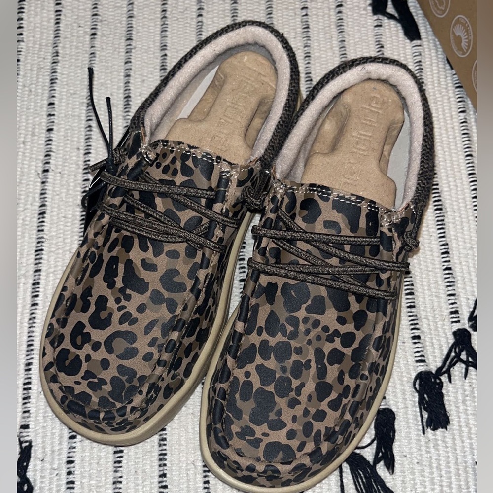HEY DUDE Cheetah Print
